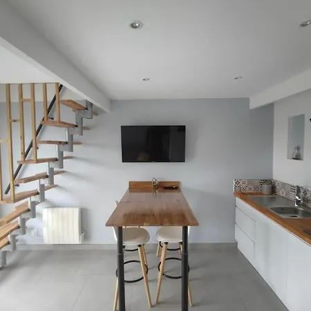 Logement Independant Entre Le Mans Et La Fleche Apartment *